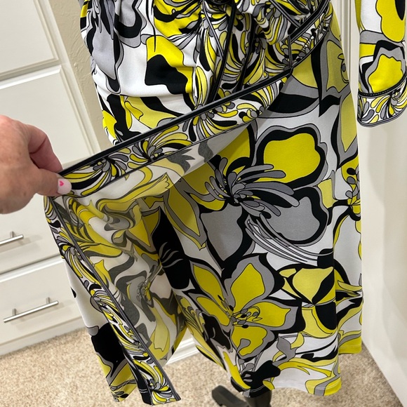 Tahari wrap dress- size 8 - Picture 2 of 5